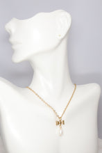 Load image into Gallery viewer, Dainty Freshwater Pearl & Gold Bow Pendant Necklace