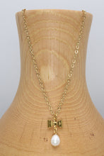 Load image into Gallery viewer, Dainty Freshwater Pearl & Gold Bow Pendant Necklace