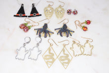 Load image into Gallery viewer, Creepy Skull Halloween Earrings
